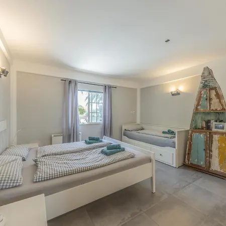 ゲストハウス Living Portugal